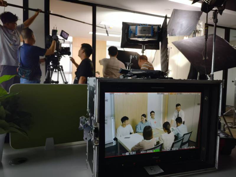 玉泉区TVC拍摄公司：科技产品视觉化大师，诠释未来感与功能美学
